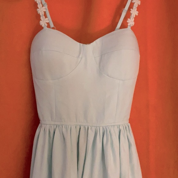 Flirty flower strapped dress with pleated waist and built in bra 🌼 - Picture 1 of 2